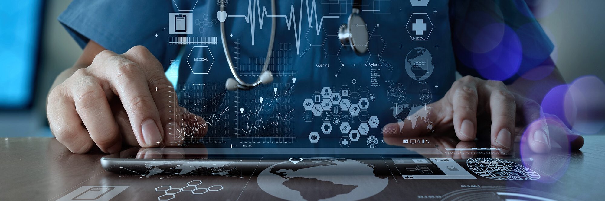 Médico usando tablet com ícone médico
